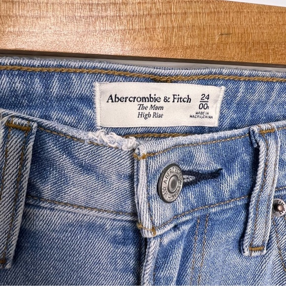 ABERCROMBIE The Mom High Rise Curve Love Jeans - Picture 3 of 4